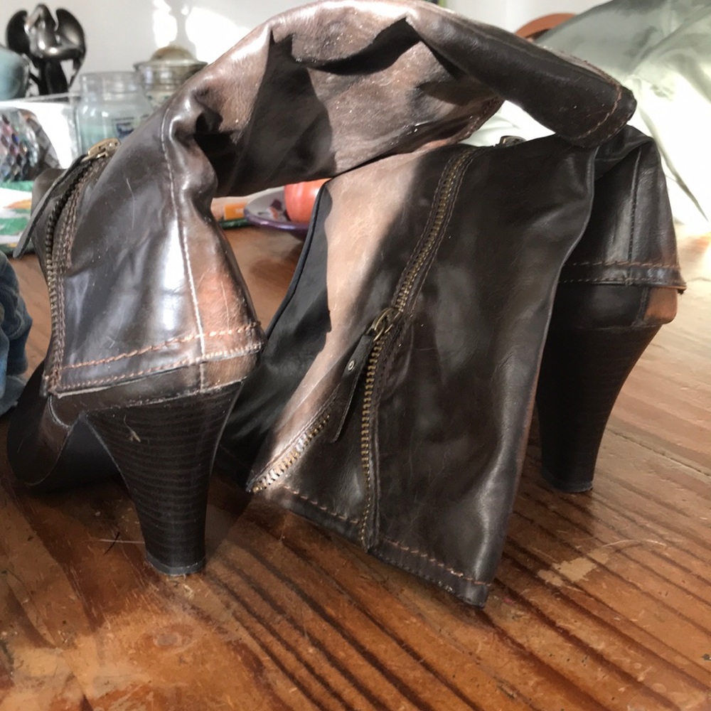Size 7.5 Brown Sexy Boots - Picture 3 of 4